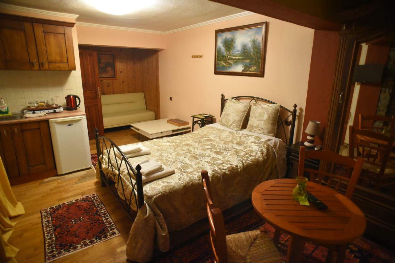 Santa Marina Guesthouse Káto Loutrákion Eksteriør billede